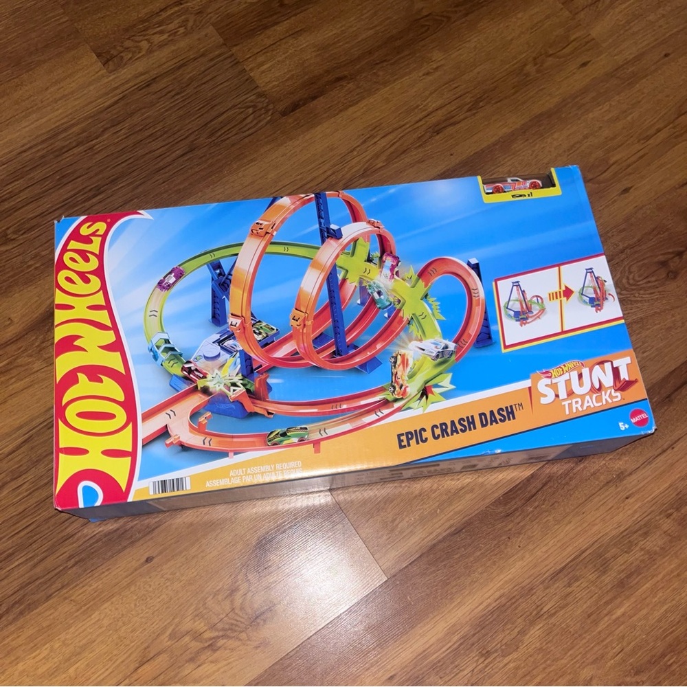 Hot Wheels Epic Crash Dash Stunt Track Set